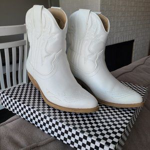 Soda White Cowgirl Boots - Size 5.5